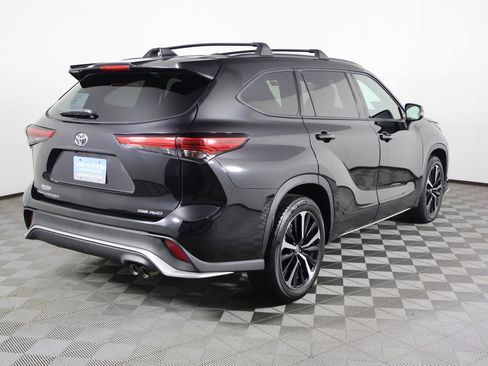 Used 2021 Toyota Highlander XSE image 6