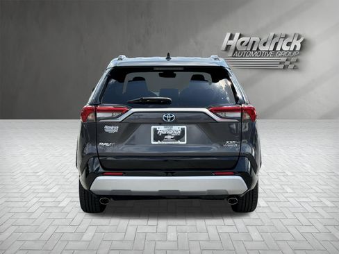 Used 2022 Toyota RAV4 XSE AWD/4WD image 9