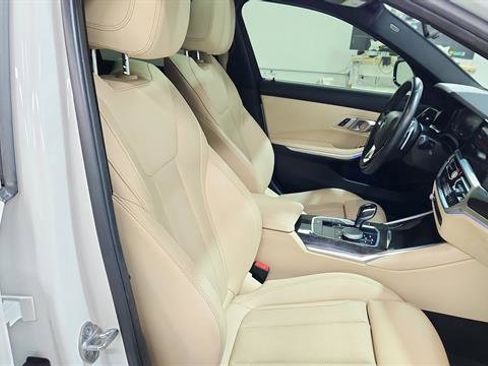 Used 2022 BMW 330i Sedan w/ Driving Assistance Package image 25