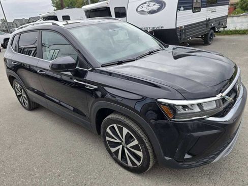 Used 2022 Volkswagen Taos SE image 3