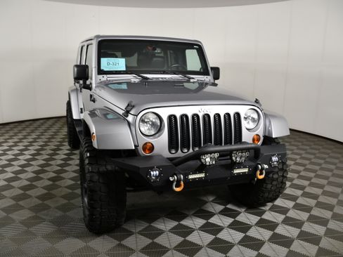 Used 2013 Jeep Wrangler Unlimited Sahara w/ Connectivity Group AWD/4WD image 3