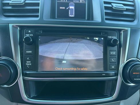 Used 2013 Toyota Highlander SE image 12