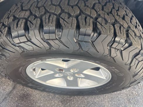 Used 2015 Jeep Wrangler Unlimited Sport w/ Quick Order Package 24S AWD/4WD image 17