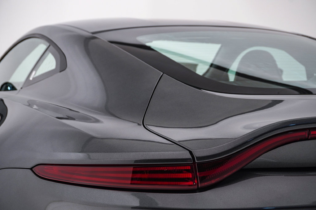 Used 2019 Aston Martin V8 Vantage Coupe RWD image 13