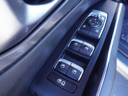 Used 2023 Kia Sorento LX image 16