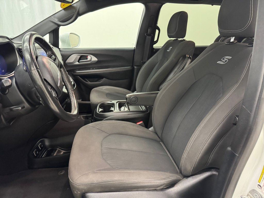 Used 2020 Chrysler Pacifica Touring w/ S Appearance Package FWD image 21