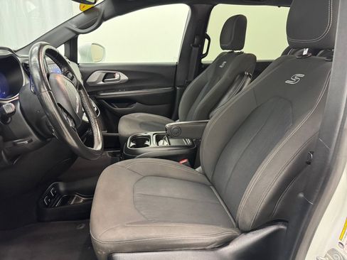 Used 2020 Chrysler Pacifica Touring w/ S Appearance Package FWD image 21