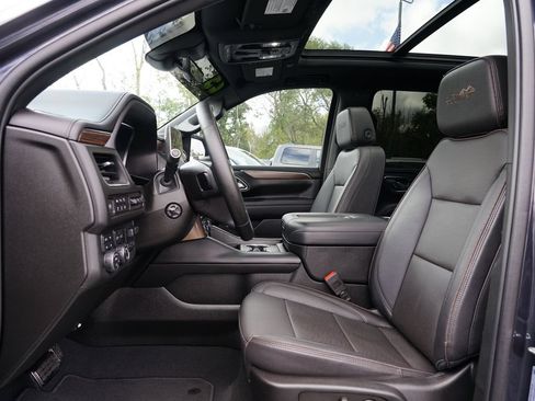 Used 2023 Chevrolet Suburban High Country AWD/4WD image 12
