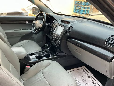 Used 2014 Kia Sorento SX w/ 3rd Row Package FWD image 26