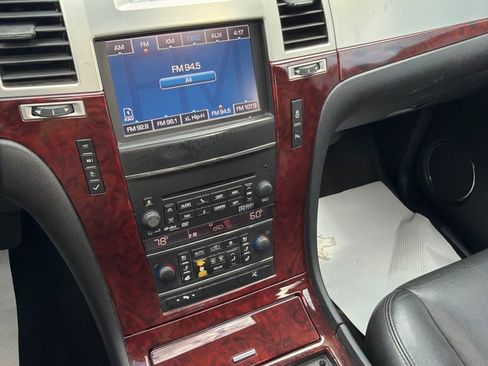 Used 2013 Cadillac Escalade Premium AWD/4WD image 18