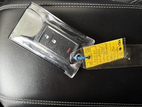 Used 2023 Jeep Grand Cherokee Limited image 33