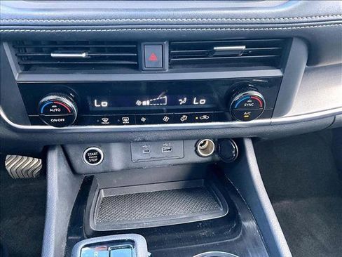 Used 2023 Nissan Rogue SV image 23