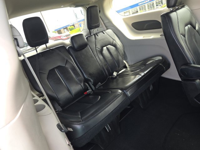 Used 2023 Chrysler Pacifica Touring-L FWD image 48