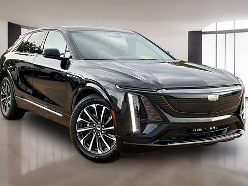 New 2027 Cadillac Lyriq Sport w/ LPO, Floor Liner Package AWD/4WD image 2