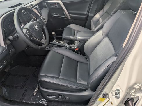 Used 2018 Toyota RAV4 Limited image 12