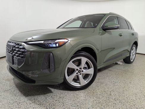 Used 2025 Audi Q5 Premium Plus w/ Premium Plus image 18