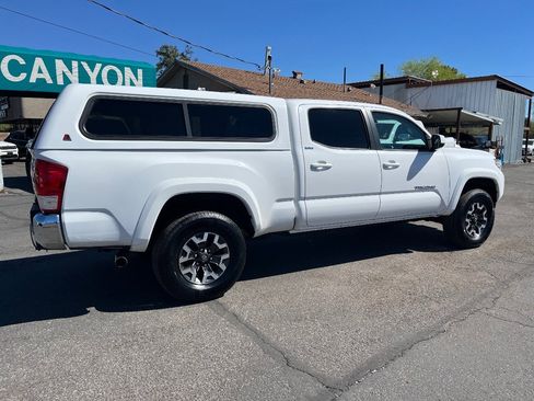 Used 2016 Toyota Tacoma SR5 w/ SR5 Appearance Package (SN) image 4