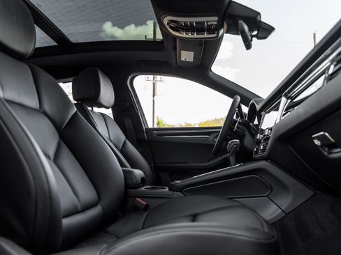 Certified 2026 Porsche Macan AWD/4WD image 43