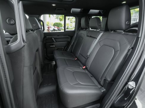 Used 2025 Land Rover Defender 110 S image 17