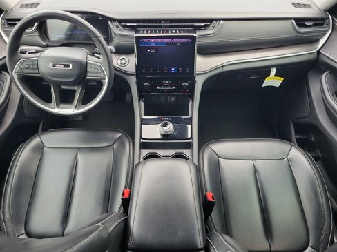 Used 2023 Jeep Grand Cherokee Limited image 18