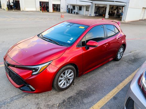 Used 2023 Toyota Corolla SE w/ SE Premium Package FWD image 3