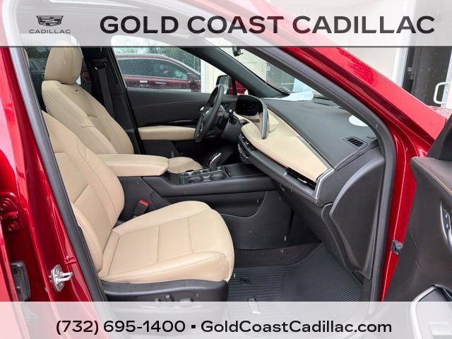 Used 2024 Cadillac XT4 Luxury w/ Cold Weather Package AWD/4WD image 7