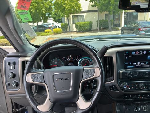 Used 2018 GMC Sierra 2500 Denali w/ Duramax Plus Package AWD/4WD image 27
