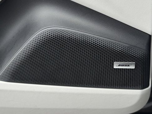 Certified 2025 Porsche Macan 4 Electric image 15