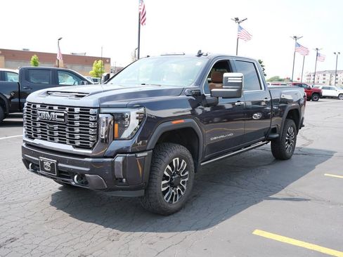 Certified 2024 GMC Sierra 3500 Denali Ultimate AWD/4WD image 4