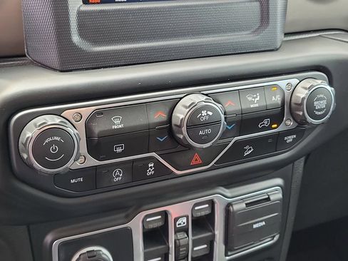 Used 2020 Jeep Wrangler Unlimited Sport S AWD/4WD image 25