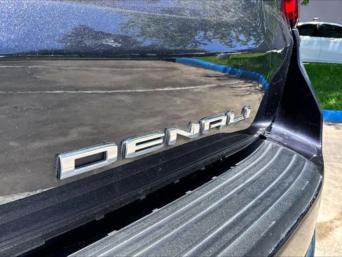 Used 2024 GMC Yukon Denali RWD image 9