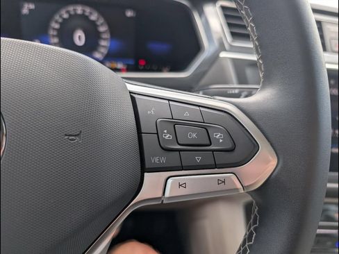 Used 2022 Volkswagen Tiguan SE FWD image 15