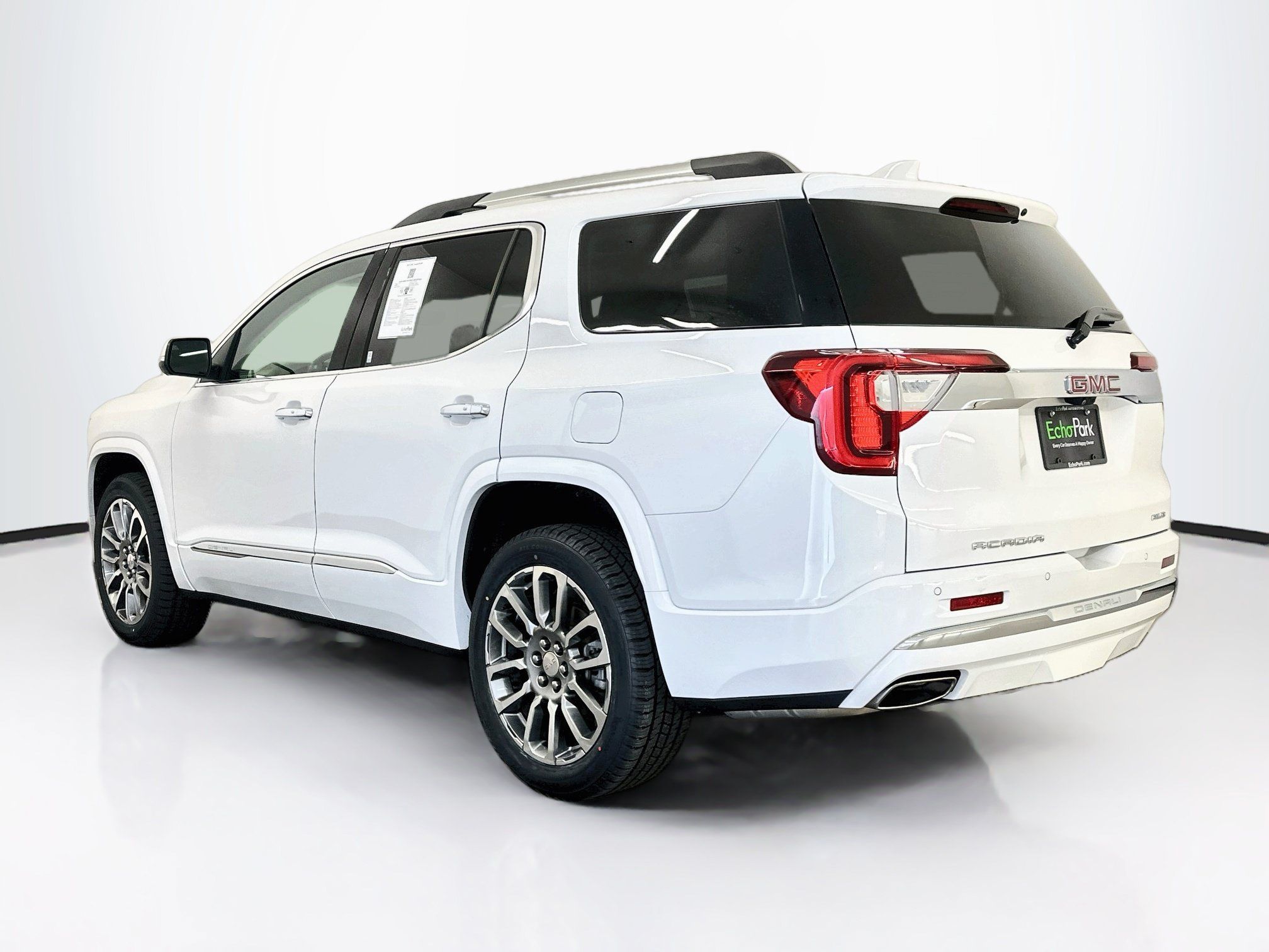 Used 2023 GMC Acadia Denali w/ Denali Ultimate Package AWD/4WD image 5