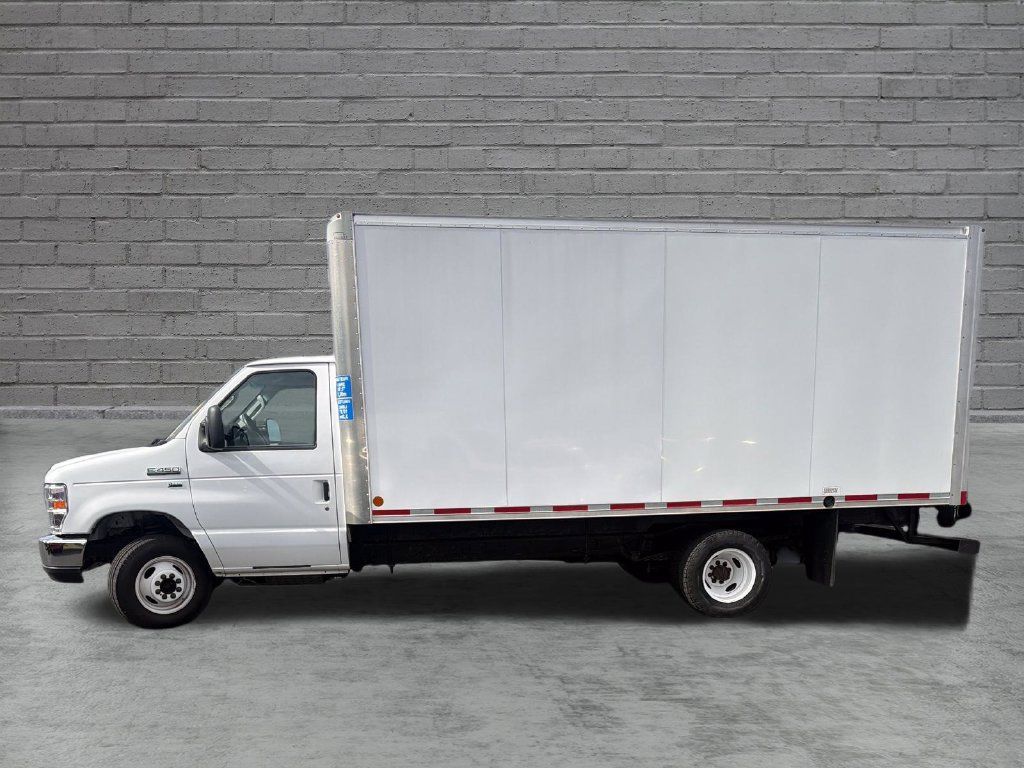 Used 2019 Ford E-450 and Econoline 450 Super Duty w/ Exterior Upgrade Package RWD image 4