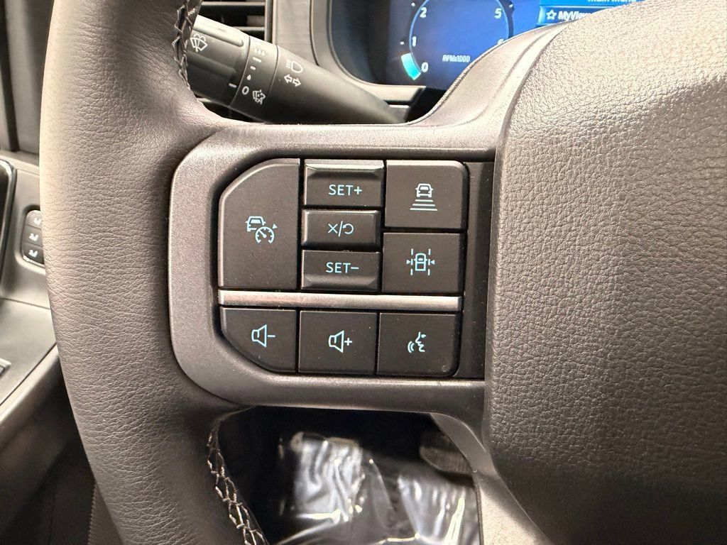 Used 2025 Ford F150 Lariat AWD/4WD image 38