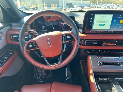 Used 2025 Lincoln Aviator Reserve w/ Equipment Group 201A image 10