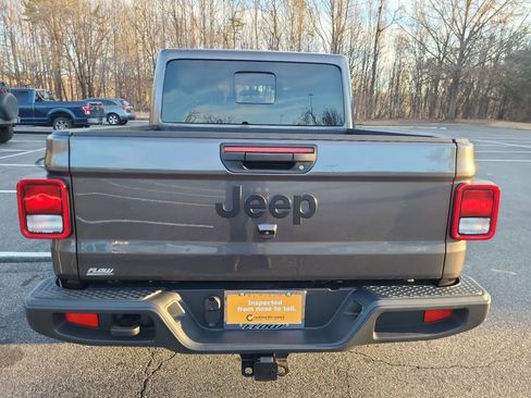 Used 2025 Jeep Gladiator Sport image 18