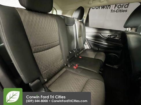 Used 2018 Nissan Rogue SV image 16