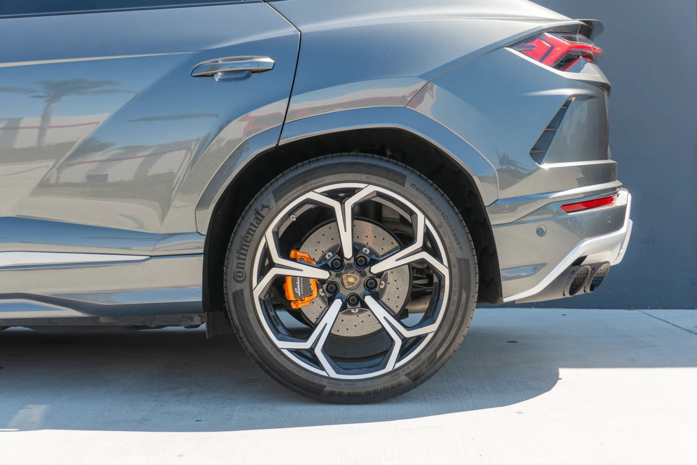 Used 2019 Lamborghini Urus AWD/4WD image 22