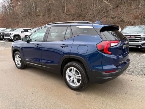 Used 2023 GMC Terrain SLE w/ Driver Convenience Package image 3