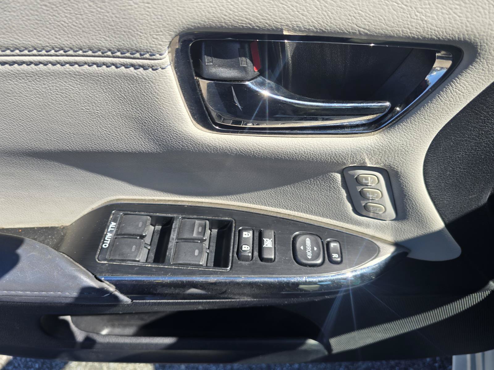 Used 2013 Toyota Avalon Limited FWD image 15
