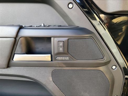 New 2026 Land Rover Defender 130 X-Dynamic SE image 21