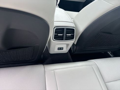 Used 2025 Genesis G70 2.5T image 24