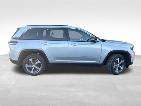 New 2025 Jeep Grand Cherokee Limited w/ Luxury Tech Group II image 8