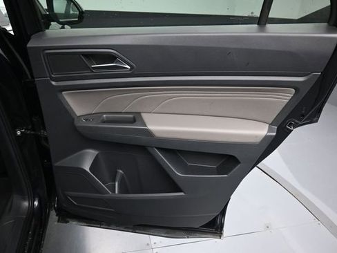 Used 2023 Volkswagen Atlas Cross Sport SE FWD image 32