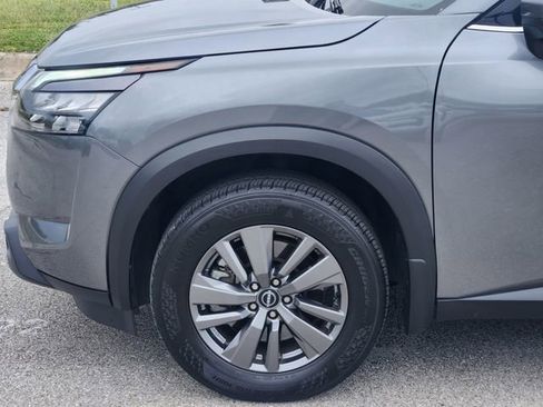 Certified 2025 Nissan Pathfinder SV w/ SV Premium Package image 5