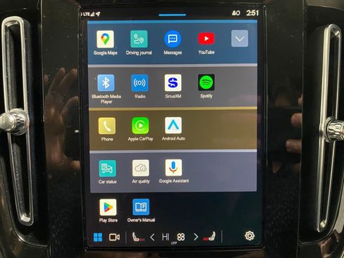 Used 2024 Volvo XC40 B5 Plus image 14