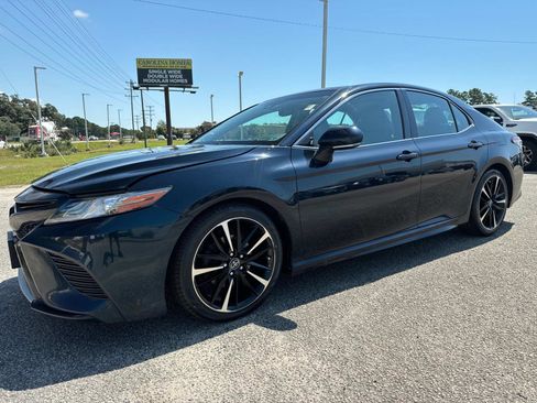 Used 2018 Toyota Camry XSE image 8