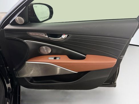 Used 2020 Kia K900 Luxury image 35