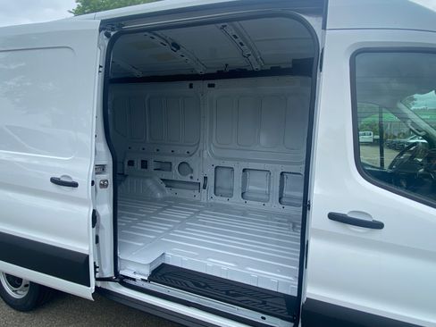 New 2026 Ford Transit 250 148 Medium Roof RWD image 12